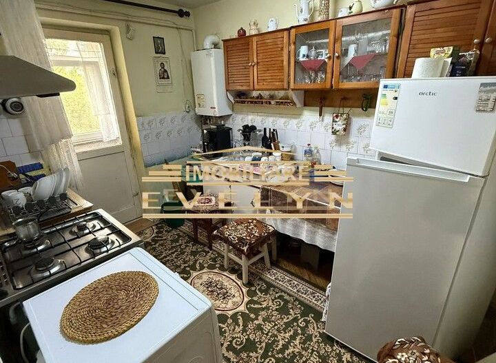 Apartament 3 camere de vânzare – Etaj 1 – Zona Școala Nr. 7 - Poză 2