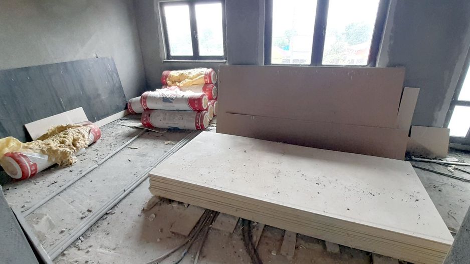 Casă şi spaţiu multifuncţional, bar, sală de evenimente în Brătuleşti - Poză 11