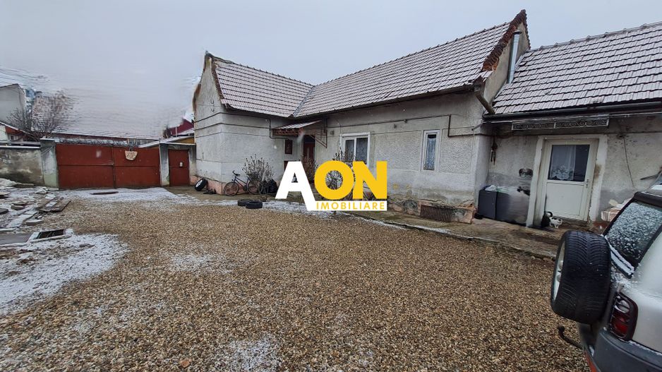 Casa 5 Camere, 143 mp + Anexa 65 m, Teren 1061 mp, Centru - Poză 2