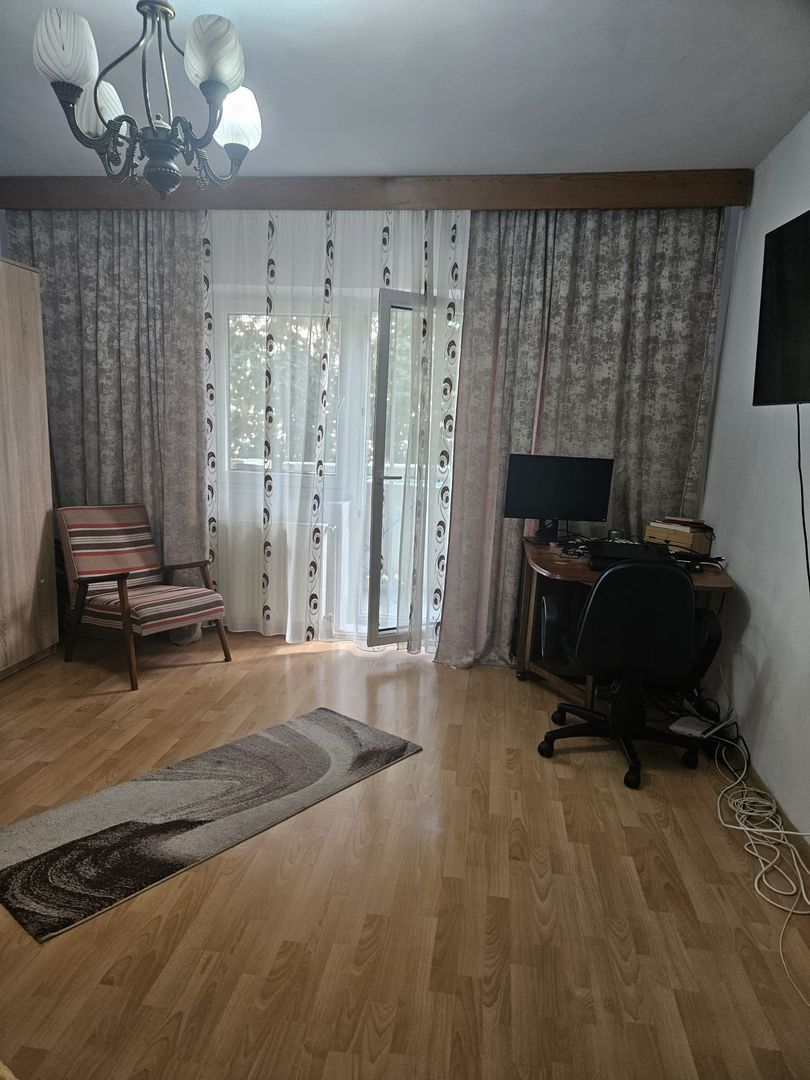 Parcul Trandafirilor, garsoniera in bloc de apartamente, loc parcare - Poză 3