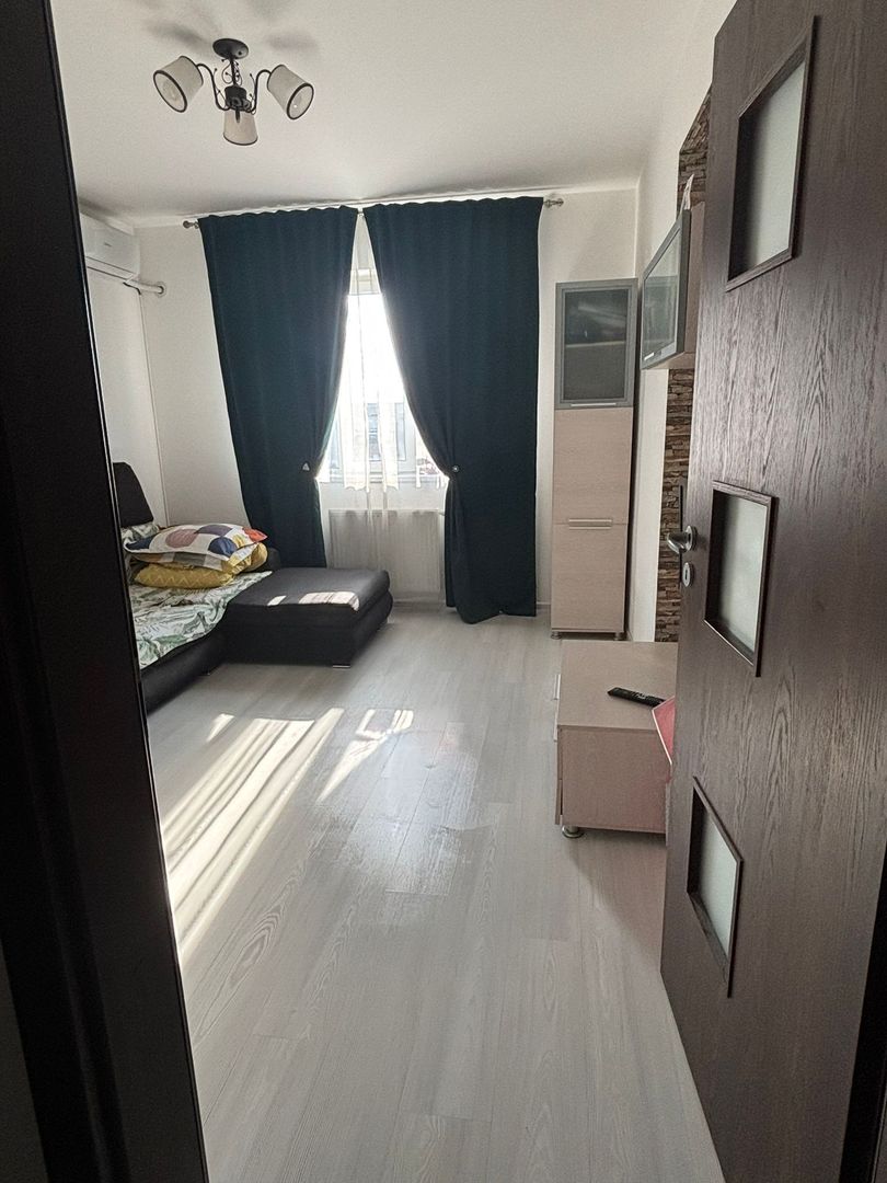 Garsoniera decomandata Prelungirea Ghencea Loc de parcare - Poză 11