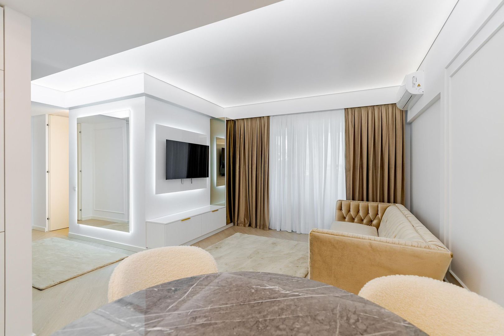 INCHIRIERE APARTAMENT 3 CAMERE CORTINA NORTH PARCARE INCLUSA - Poză 1