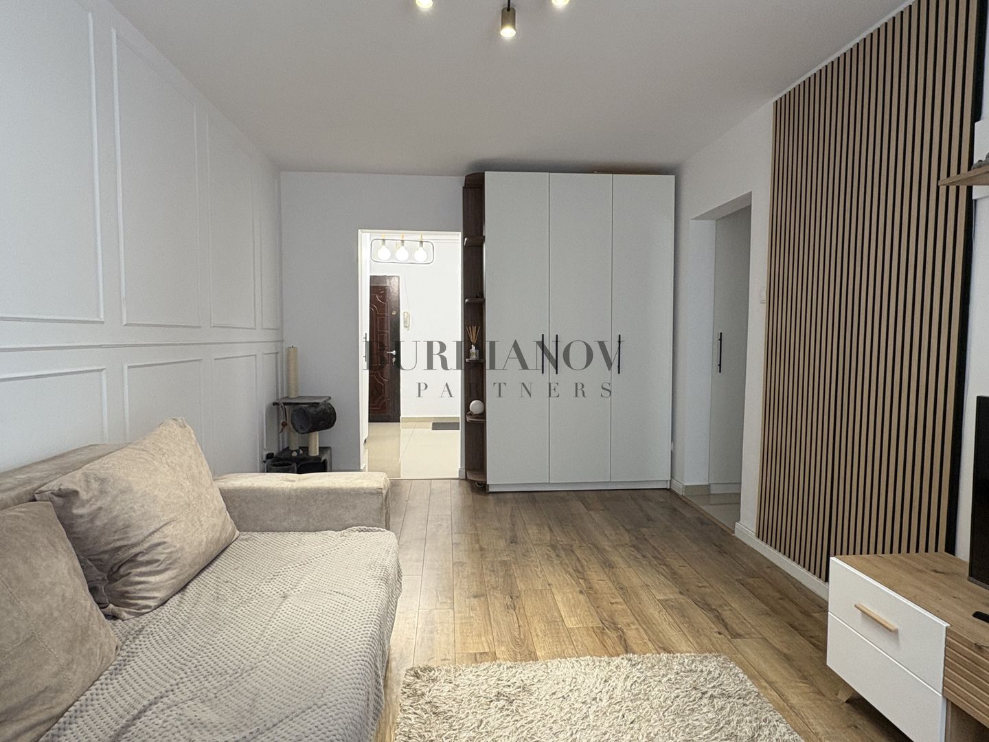 Apartament cu 2 camere de vânzare Metrou 1 Decembrie 1918 - Titan - Poză 2