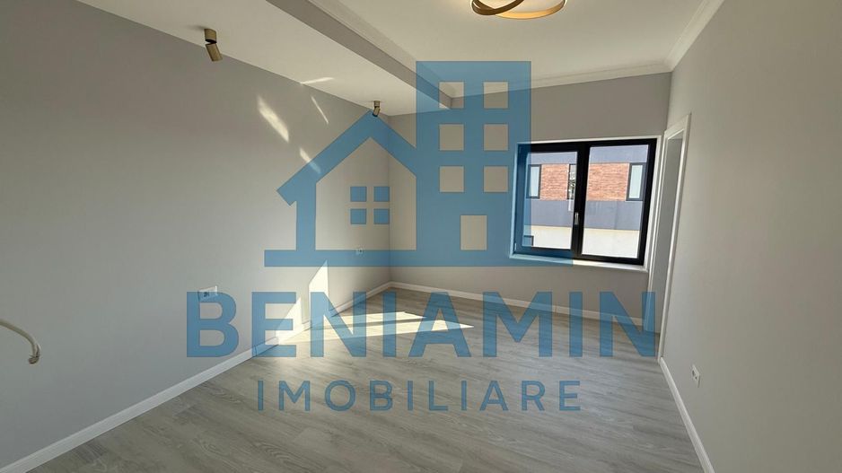 Casa Moderna-Damila-3 dormitoare-curte amenajata-La cheie-Asfalt - Poză 5