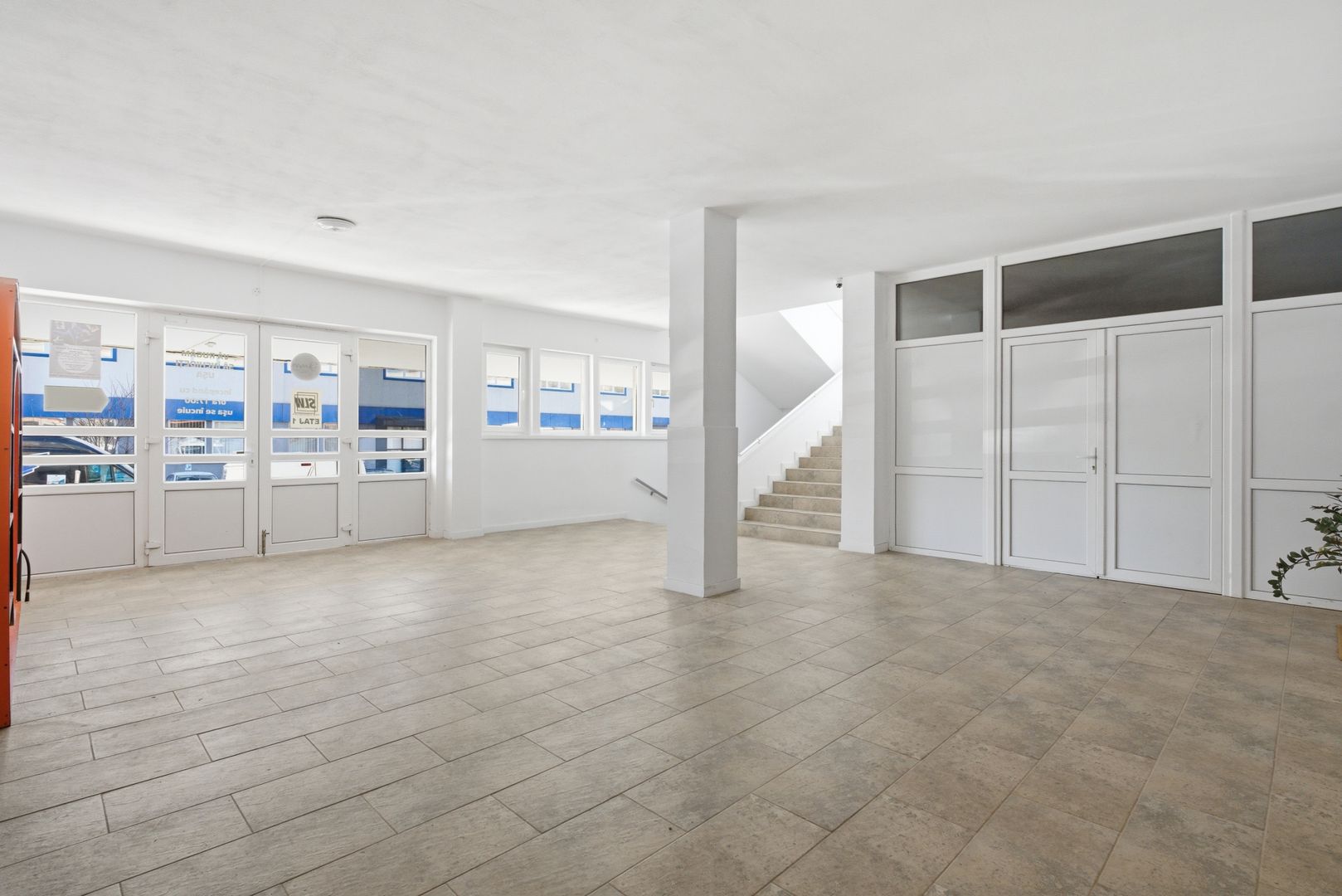 FALEZA NORD cladire multifunctionala 4600 mp cu acces din Bdul Mamaia! - Poză 17