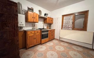 Casa + Spațiu comercial de vânzare în Onesti - Poză 2