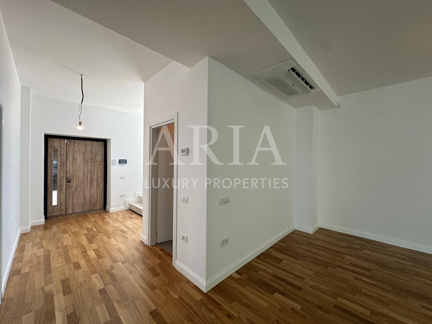 VILLA FIRST RENT – GARAJ - GATED COMPLEX - Poză 7