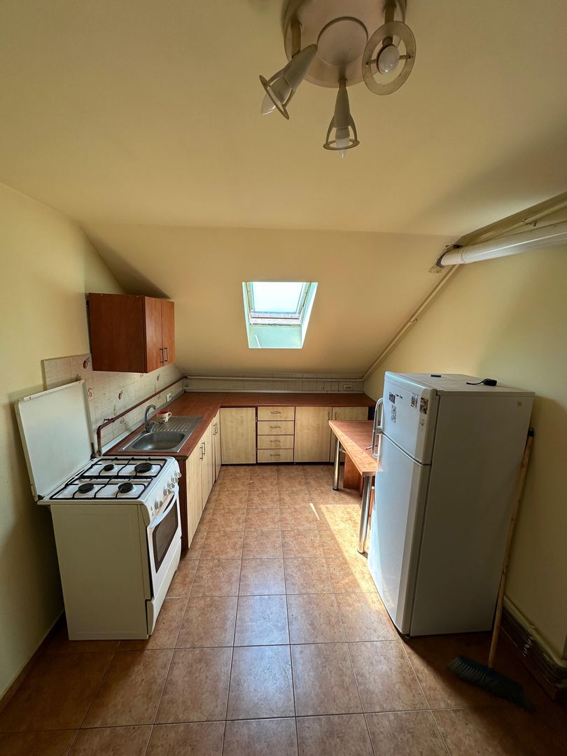 🏠 Vând apartament 2 camere la mansardă – 56.000 € (ușor negociabil) - Poză 2