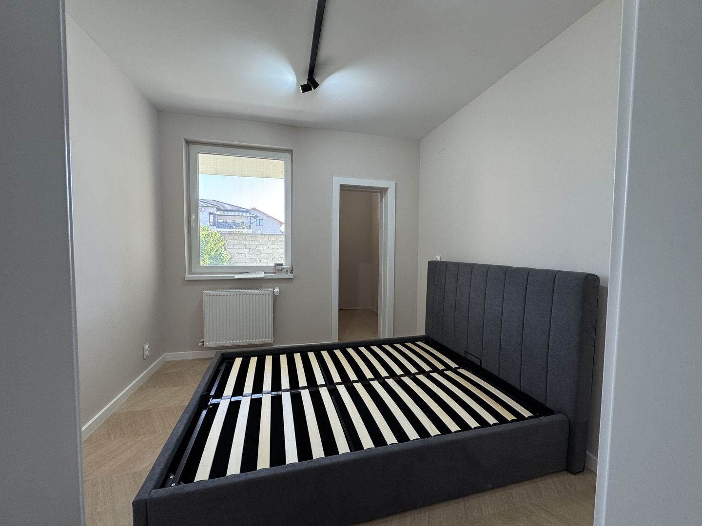 Apartament nr.10 cu 2 camere complet mobilat si utilat - Poză 3