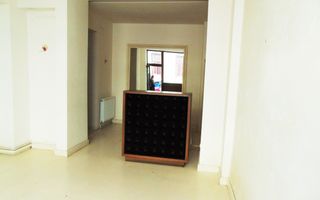 Spatiu comercial pretabil magazin,in centrul istoric - Poză 2