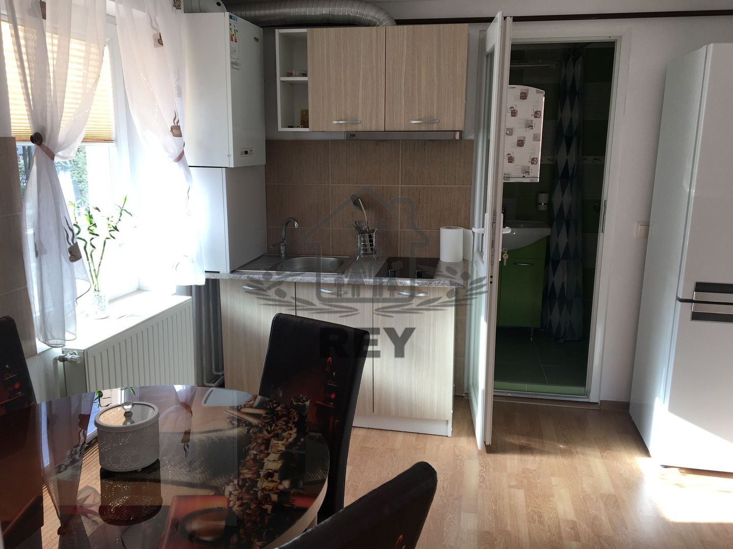 Apartament renovat, 2 camere cu terasa,, zona Constituției - Poză 3