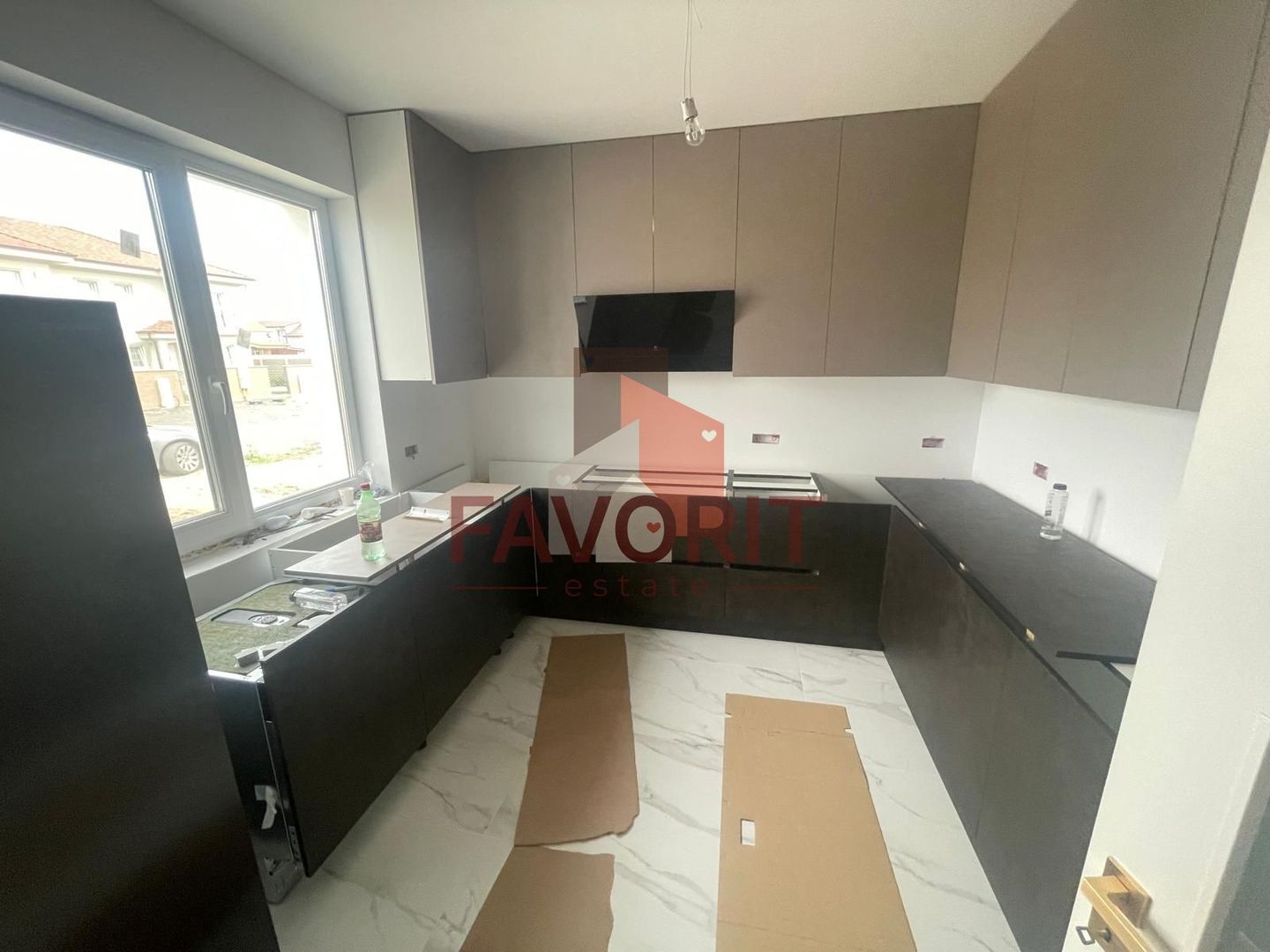 Duplex despartit prin camera tehnica. Carport. Finisaje la alegere - Poză 10