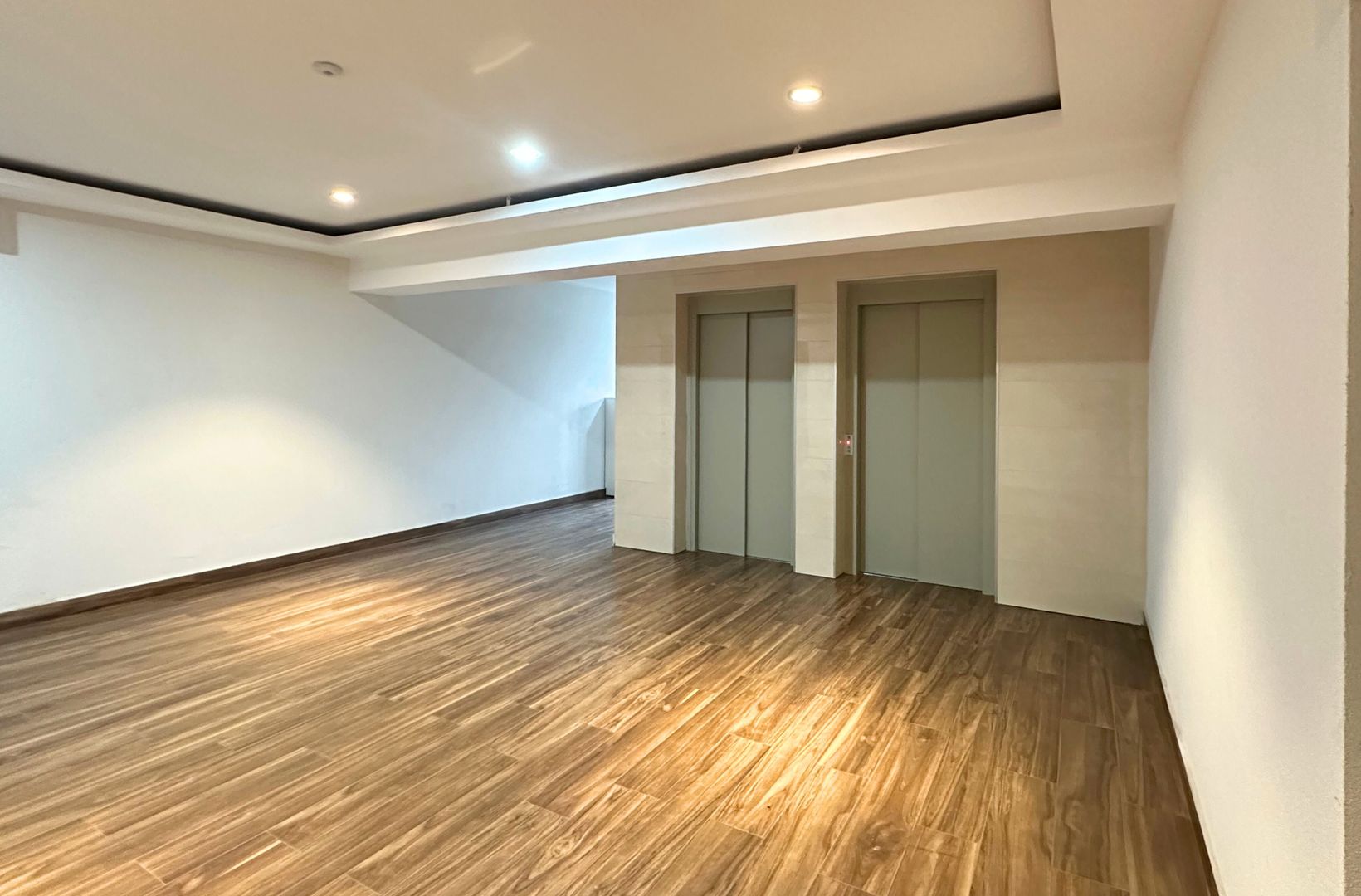 Vând apartament 3 camere 3 minute de Coresi complex ISARAN - Poză 32