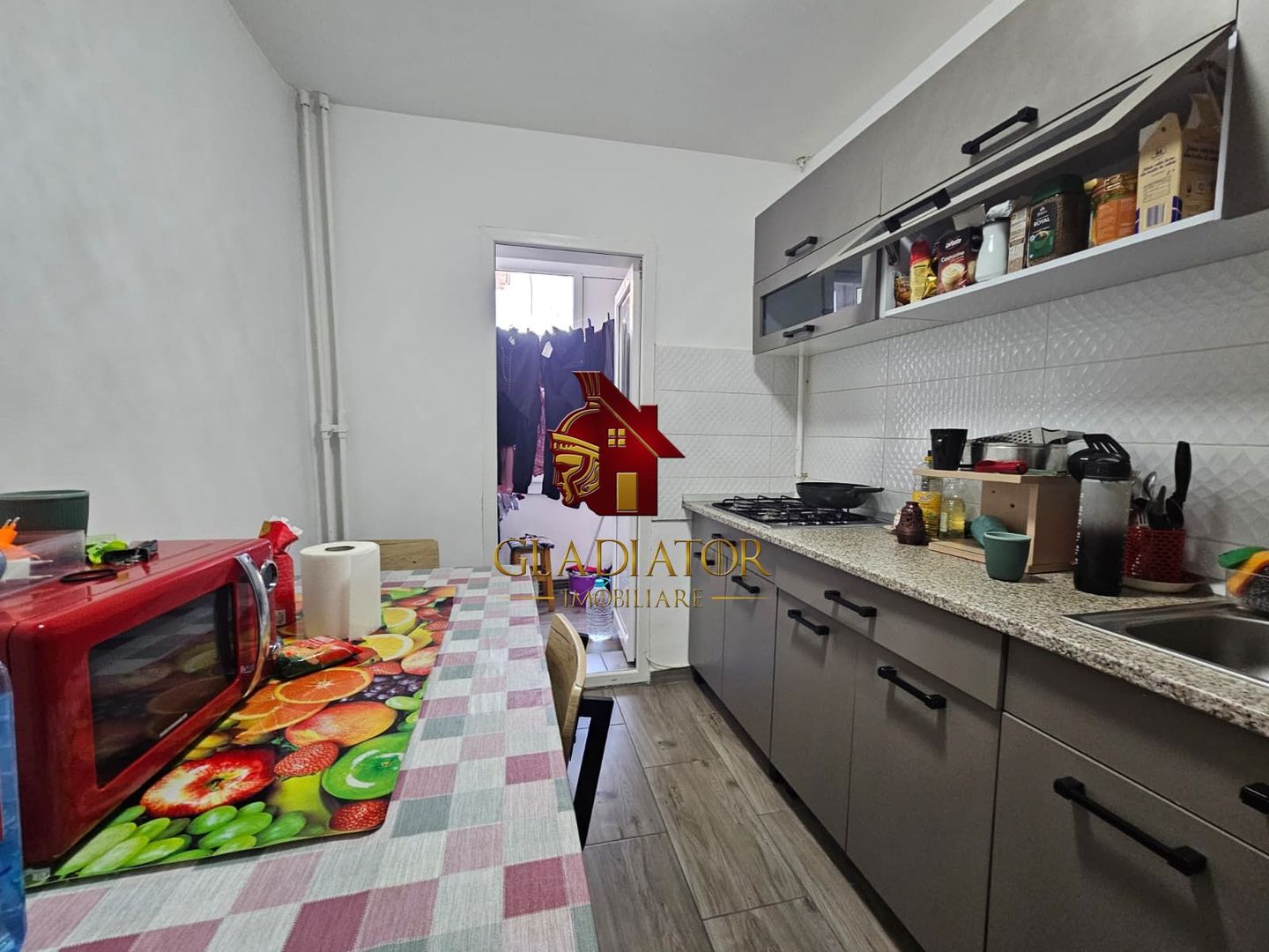 Apart 2 camere Canta la bulevard, etaj 3 din 4, pozitionat foarte bine - Poză 2