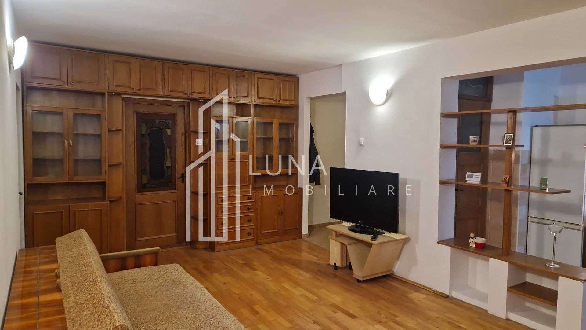 De închiriat – Apartament 3 camere, proximitate UMF/Spital - Poză 3