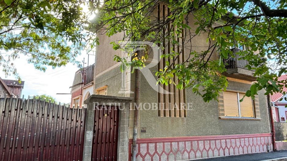 Casă cu etaj în Salonta | 996 mp | Grădină & livadă - Poză 1