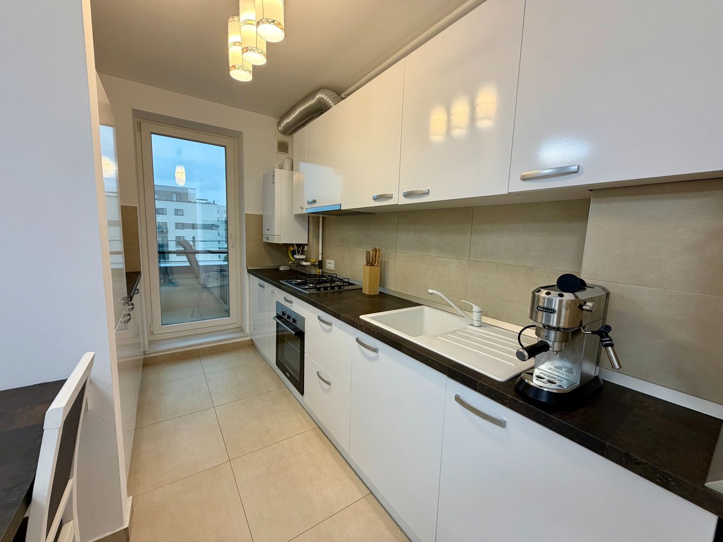 Apartament 2 camere Kasper cu vedere la pietonala - Poză 4