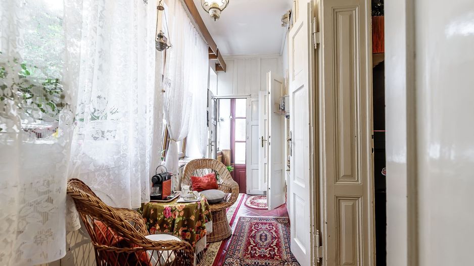 Casă cu 2 apartamente la un pas de centrul orașului! - Poză 9