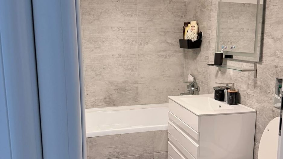 Apartament 2 camere,suprafata generoasa,mobilat si utilat,loc de parcare subtera - Poză 18
