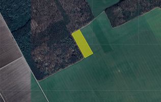 Teren excelent pozitionat cu doua laturi padure