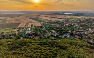 Teren pe deal, 1.150 mp, în Miniș, front 26 m, Drumul Vinului - Poză 1