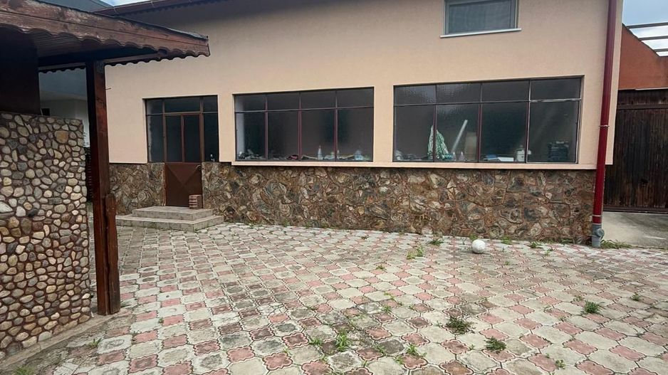 Casa individuala traditionala spatioasa in zona linistita - Dumbravita - Poză 1