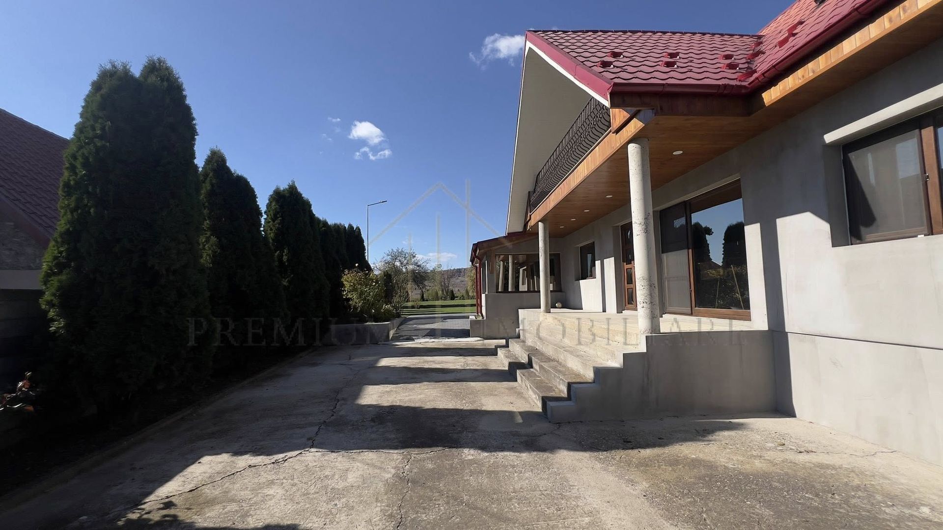 Casa de vanzare la 13 km de Onesti - Poză 1