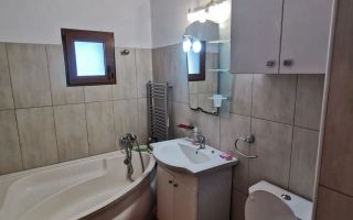 Închiriez Apartament cu 3 camere zona piața CUG - Poză 8