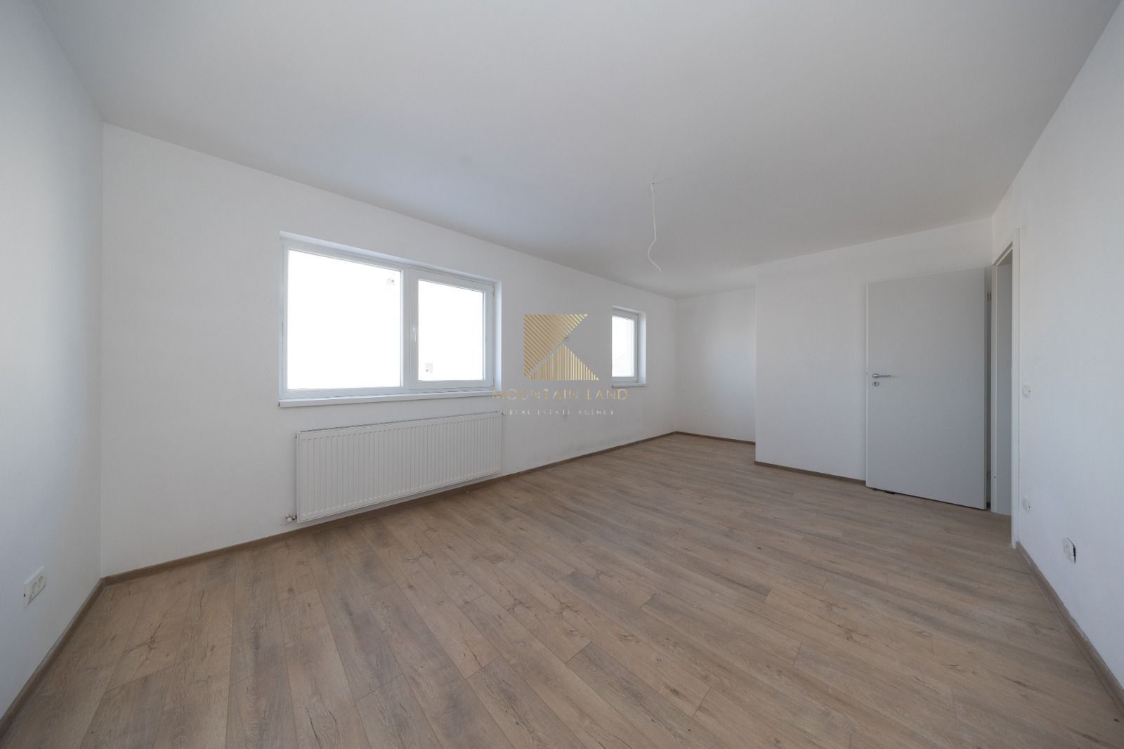 Casă modernă cu curte privată, aproape de Brașov – Cartierul Izvor - Poză 10