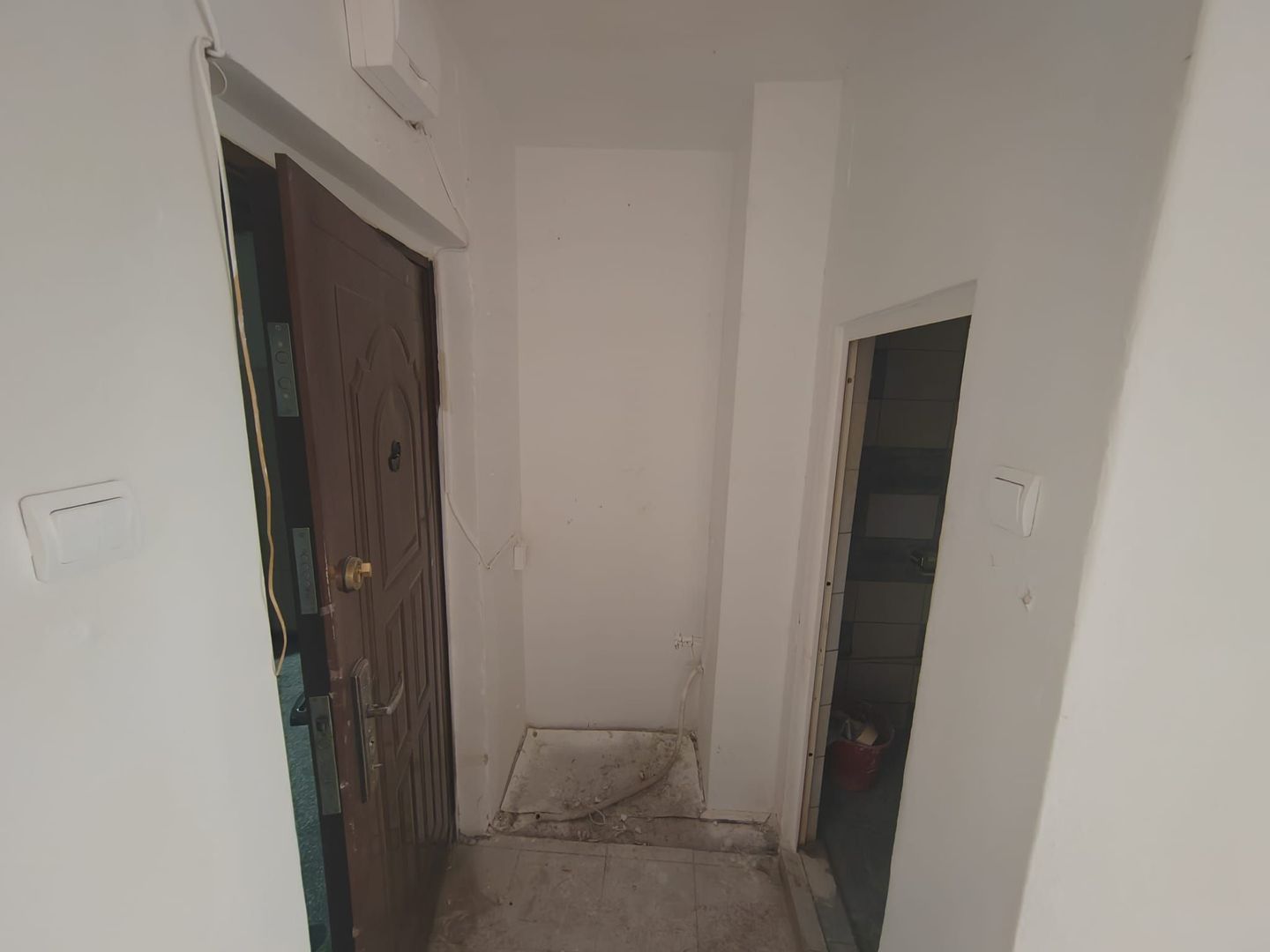 Garsoniera ieftina cu vedere la parc - Poză 5