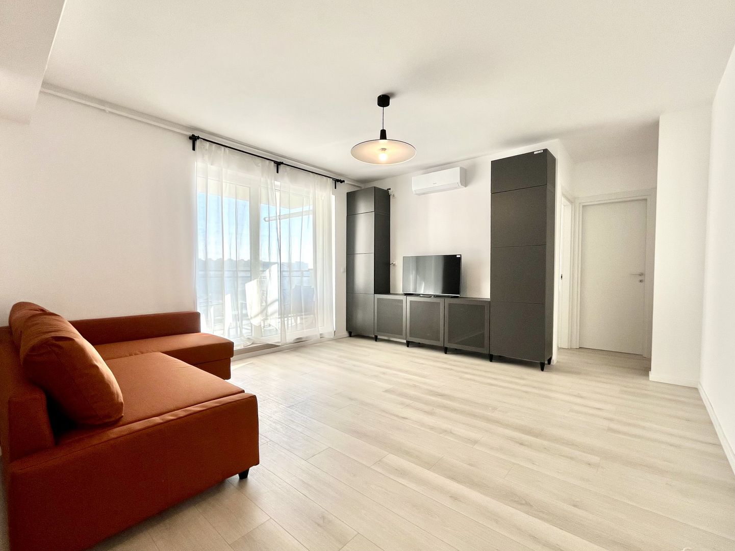 Apartament 3 camere, prima închiriere, primitor, Lipovei, lângă pădure - Poză 1