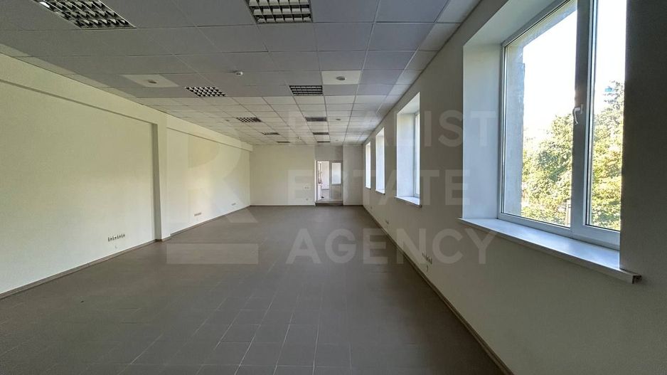 Vânzare, spațiu comercial, 207 mp, str. Independenței, Edineț - Poză 3