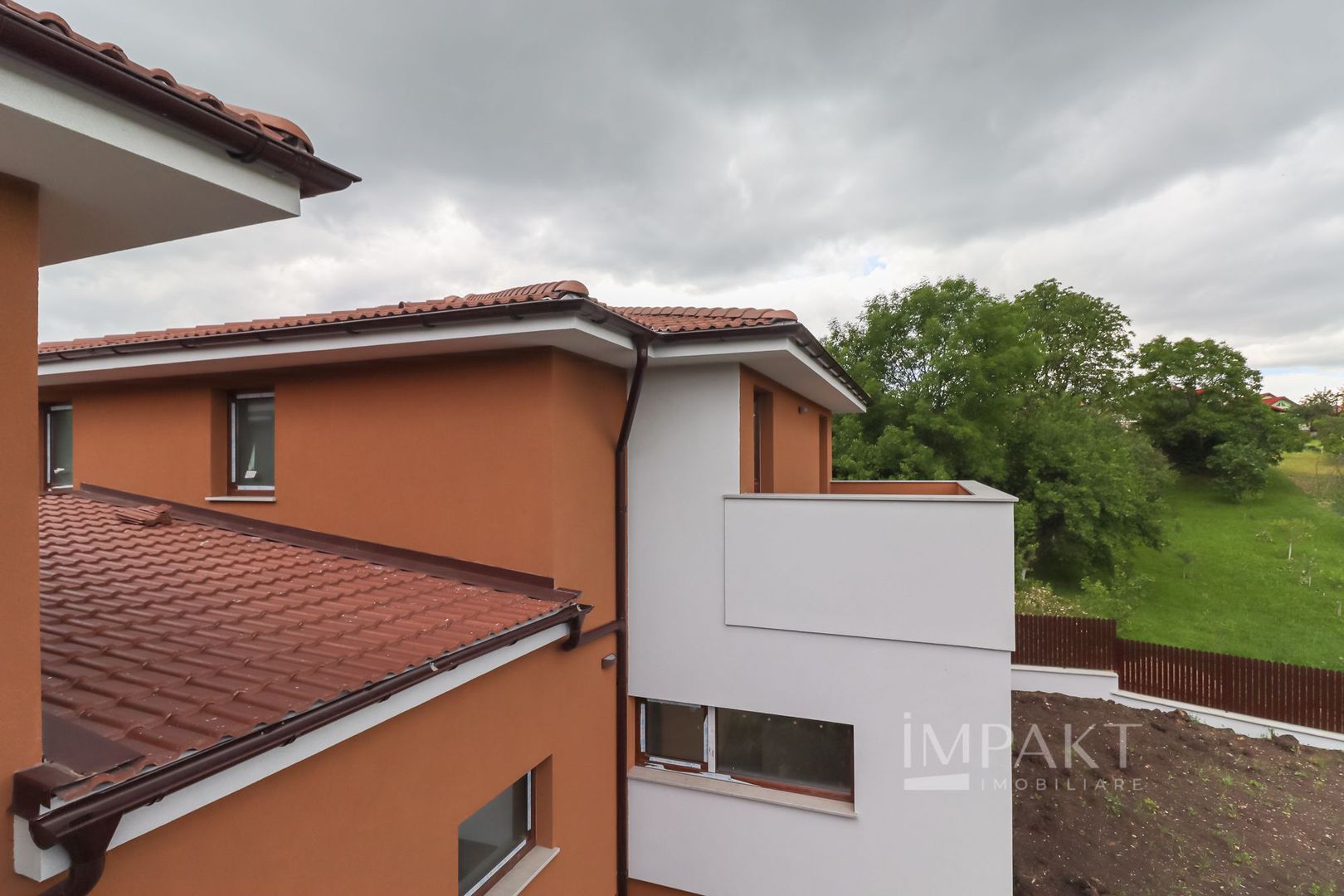 Case cuplate 5 camere si teren de 700 m2 in Feleacu - Poză 32