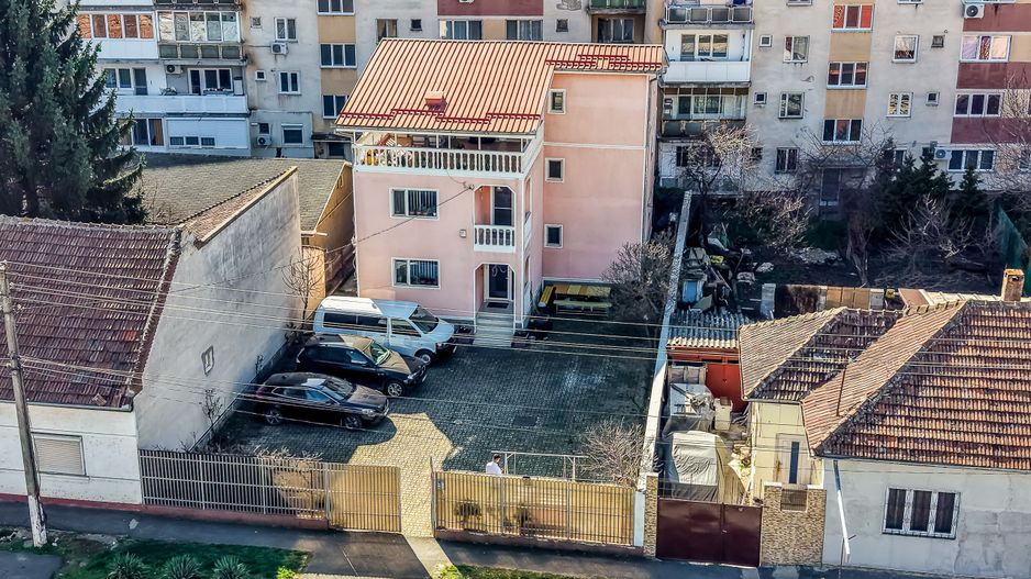 Casă spațioasă în mijlocul orasului, Str. Constantin Brâncuși - Poză 1