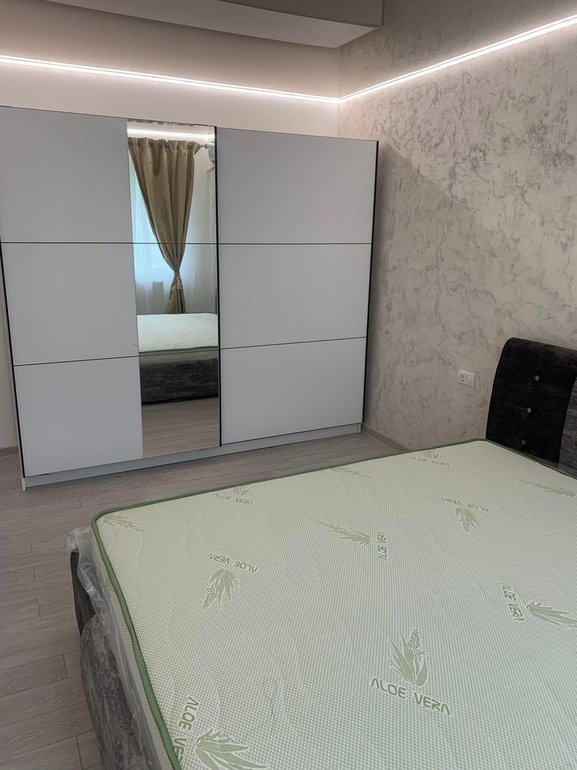 Apartament renovat 2 camere Dec 52 mp Tatarasi 93900 euro - Poză 2