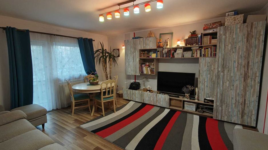 BRASADAS vinde ap 4 cam 82mp la etajul 1 in Micro 16. - Poză 1