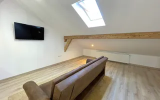 Apartament cu 3 camere, balcon si scara interioara - Poză 11