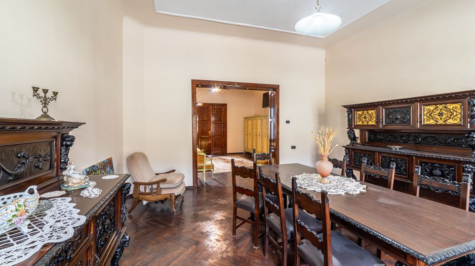 Apartament spațios cu 4 camere situat Ultracentral - Poză 2