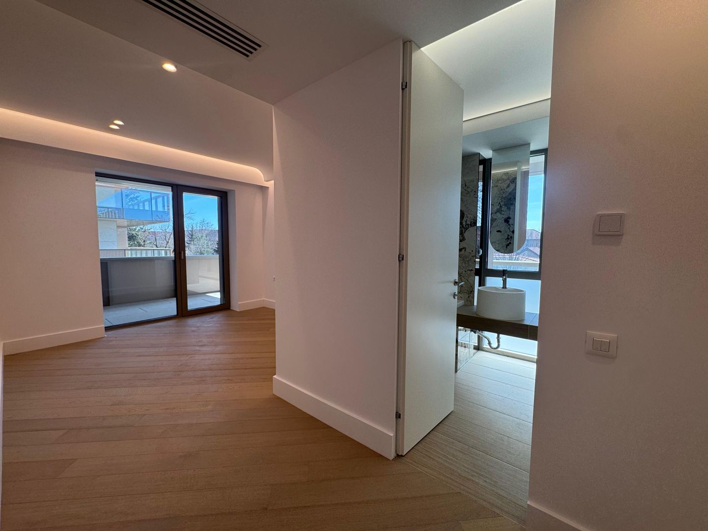 3 CAMERE || CORTINA 126 || EROUIANCU NICOLAE - Poză 3