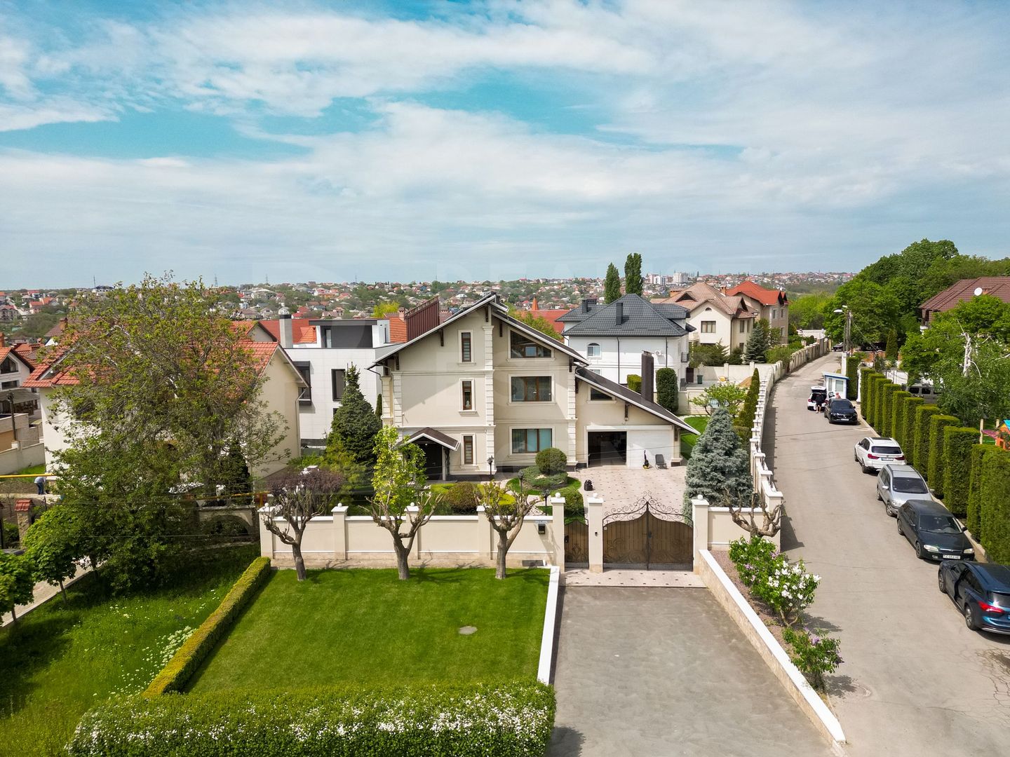 Vânzare, casă, 3 nivele, str. Sfintul Pavel, Codru - Poză 2
