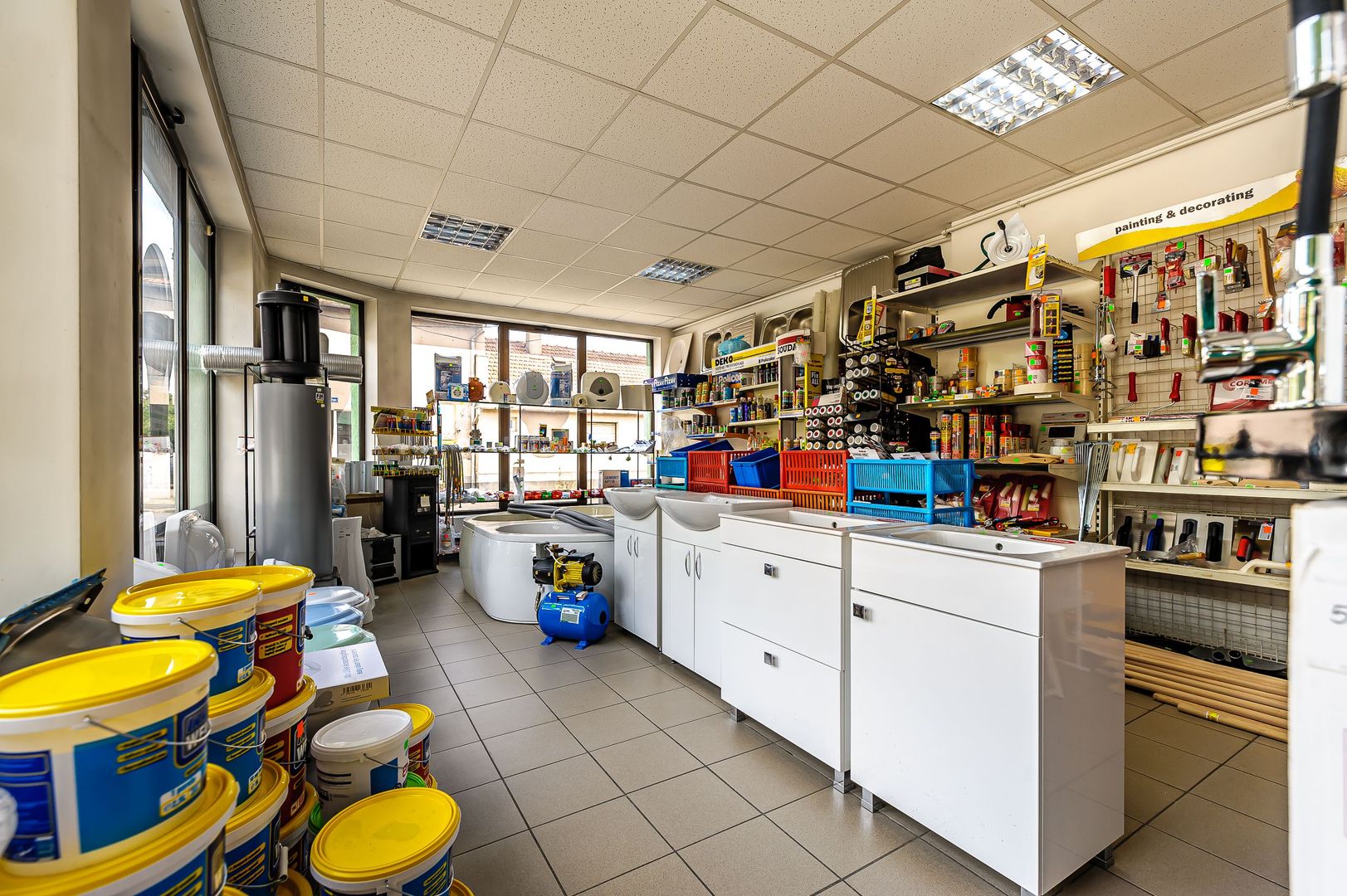 Spațiu comercial cu vitrină în Pârneava. - Poză 2