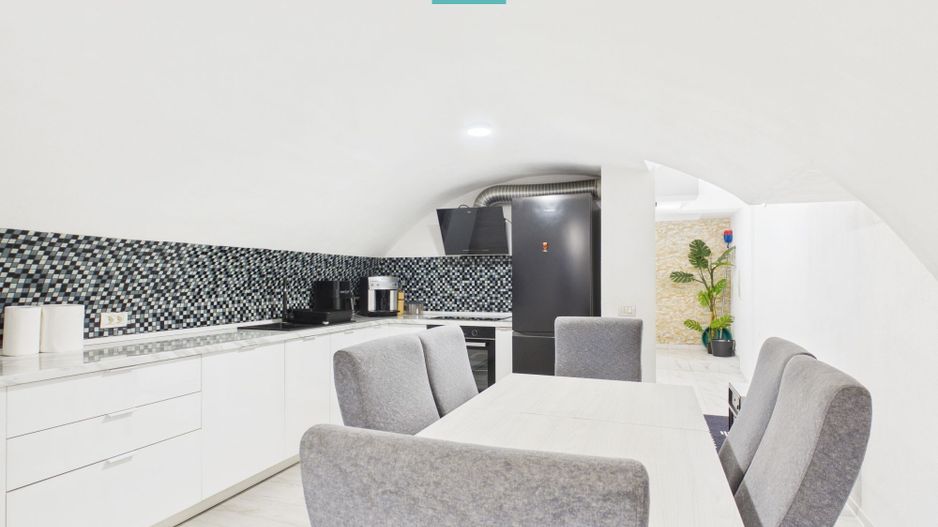 Apartament spațios cu 3 camere, zona centrală - Poză 9