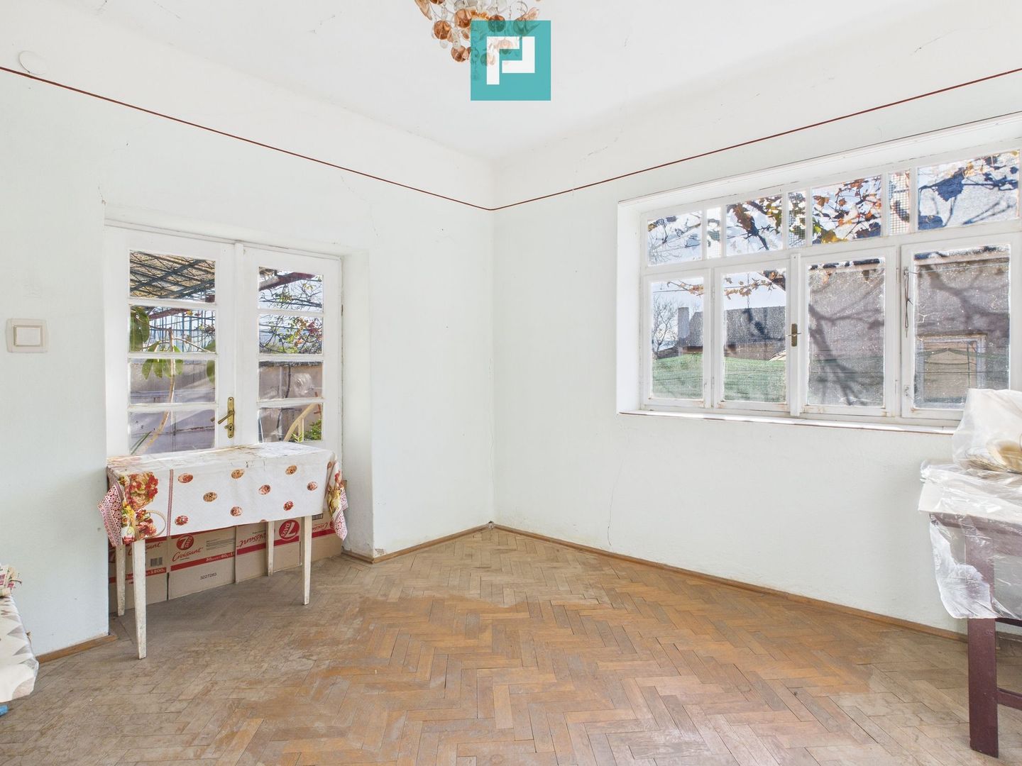 Casă+spaţiu comercial în Ghioroc, vânzare în rate - Poză 8