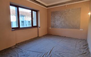 Spatiu Comercial Renovat cu Curte Interioara 7 Euro/mp - Poză 6