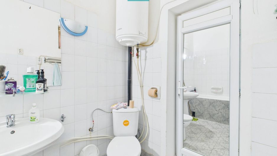 Două case, curte mare, lângă Castelul Huniazilor - Poză 12