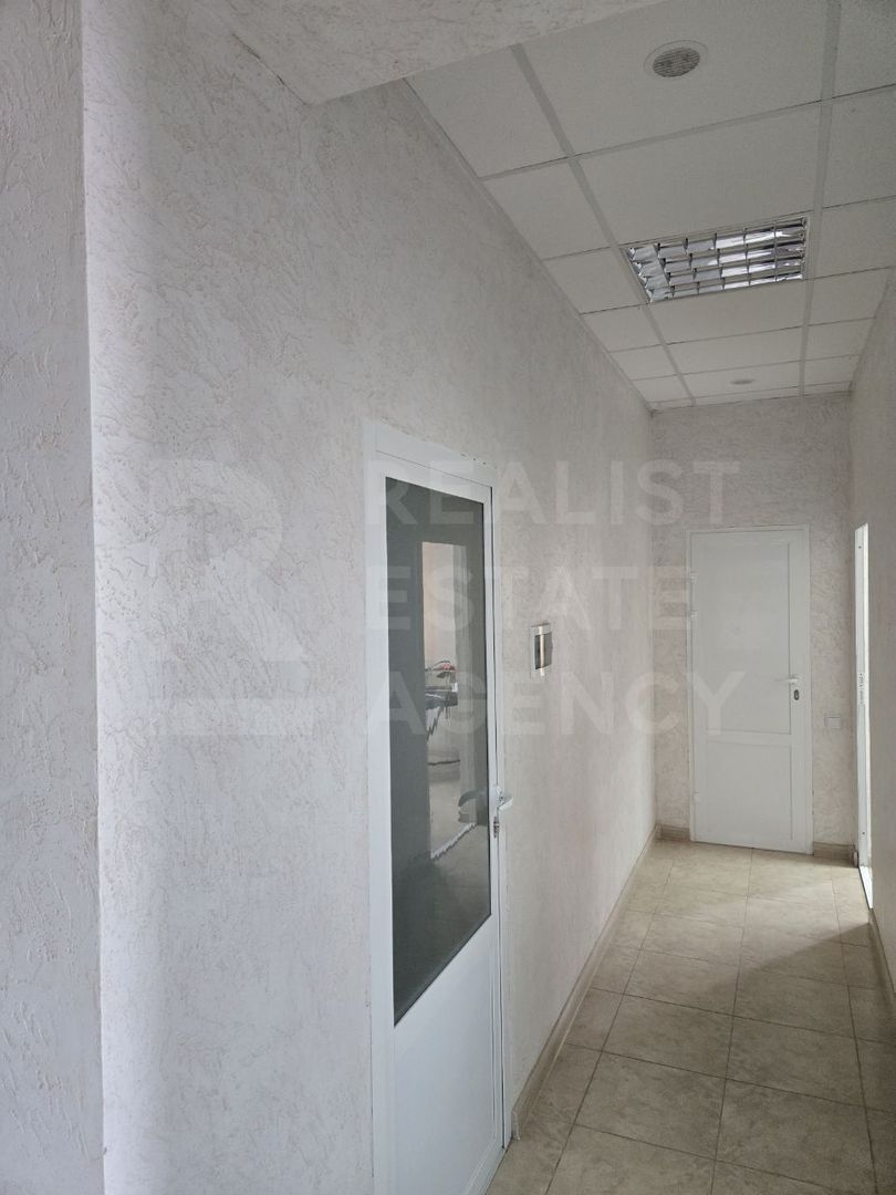 Vânzare, spațiu comercial, 237,9 mp, satului Siret. - Poză 6