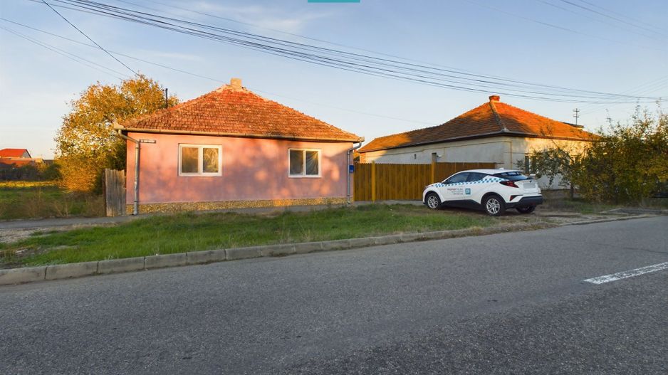 Teren generos și casă în Sânnicolau Mic - Poză 1