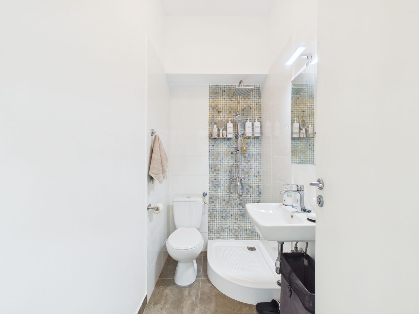 Apartament cu 3 camere de vanzare, centrala proprie - Mihai Bravu - Poză 12