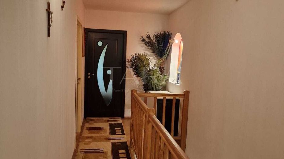 Casă Spațioasă cu Garaj și Mansardă – Gruia - Poză 3