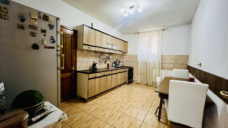 Casa individuala 6 camere  spatioase - zona Mehala - Poză 5